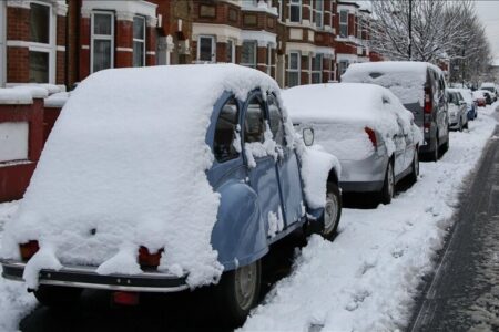 تعطیلی مدارس و قطعی برق در پی بارش سنگین برف در بریتانیا