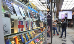 رکود در بازار موبایل/ مردم به گوشی دست‌دوم و تعمیرات روی آورده اند