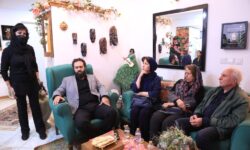 دیدار هنرمندان با فرزانه کابلی برای هم دردی