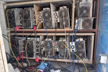 کشف و ضبط ۲۶ دستگاه غیرمجاز استخراج رمزارز در خرمشهر