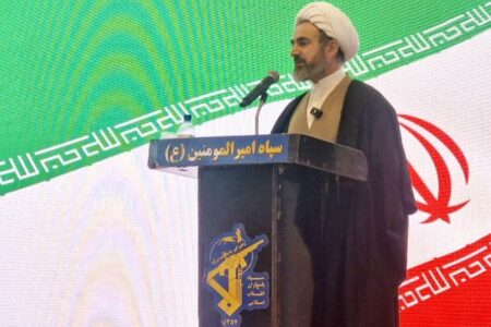 امام جمعه ایلام: دشمنان به‌دنبال تضعیف وحدت ملت ایران هستند/حاج قاسم محبوبیت جهانی یافت