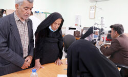 لبخند رضایت ساحل‌نشین عامری از حضور مدافعان سلامت