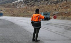 راهداران بوشهر عید را در جاده‌ها جشن می‌گیرند/تأمین ایمنی مسافران