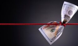 ۲ عامل مؤثر بر کاهش قیمت ارز/ انتظار شکست کف قیمتی اسفند ۱۴۰۱ در مسیر جدید دلار