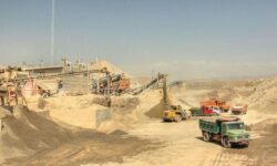 بیشترین خسارت به جادههای پیرامونی و مورد استفاده معادن وارد میشود