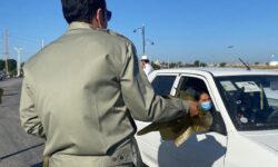 توزیع ۲۰ هزار کسیه زباله در مسیرهای خروجی توسط محیط زیست استان بوشهر+ تصویر