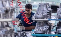 ۵۵ طرح صنعتی نیمه تمام در استان بوشهر راه اندازی میشود