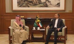 دیدار و گفتگوی امیرعبداللهیان و وزیر خارجه عربستان در پکن