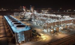 تکمیل زنجیره ارزش و جلوگیری از خام‌فروشی با راه‌اندازی پتروپالایش برزویه در جنوب استان بوشهر