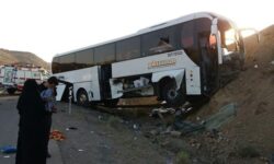 برخورد اتوبوس با کوه در دشتستان ۲۵ مصدوم برجای گذاشت