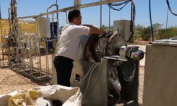 جوان هایی که از زباله ، سوخت تولید می کنند