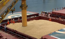 کشتی حامل ۲۷ هزار تن گندم در بوشهر پهلو می‌گیرد