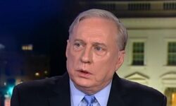 آمریکا سیاست «هیتلر» را در پیش گرفته/ در آستانه فروپاشی هستیم!