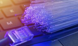 همه شهرهای بوشهر به فیبر نوری مجهز می‌شوند