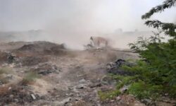 بوی نامطبوع در فضای بندر دیر به سبب آتش‌سوزی معدن زباله