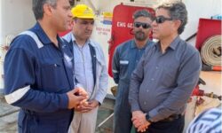 عملیات نشت یابی و انسداد محل نشت نفت در گناوه ادامه دارد