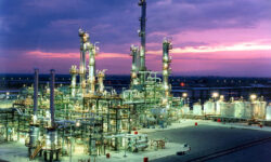 نرخ پتروشیمی‌ها به فرمول بازگشت| حداقل قیمت خوراک ۵ هزار تومان شد