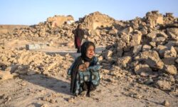 طالبان در زلزله هم دست‌بردار زنان نبود؛ عدم اجازه به مردان برای امدادرسانی به زلزله‌زدگان زن!