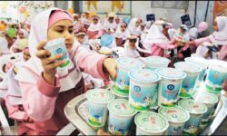 شیر رایگان در مدارس بوشهر توزیع می‌شود