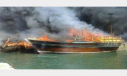 آتش‌سوزی یک فروند شناور باری در بندرریگ مهار شد