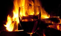 کیهان: جلوی مشروب خواری زنان نیمه عریان شیطان پرست را بگیرید