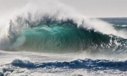 صدور هشدار دریایی سطح زرد‌/ ارتفاع امواج در خلیج فارس به ۲ متر رسید