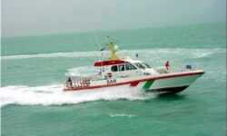 ۲ صیاد تنگستانی از خطر غرق در خلیج فارس نجات یافتند