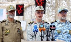 سرلشکر باقری: منافقان جهان اسلام سرنوشتی به مراتب بدتر از صهیونیستها خواهند داشت/نیروهای مسلح کوچکترین تهدید را کاملا جدی تلقی کنند