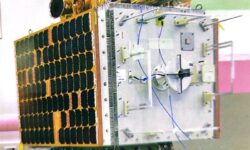 ماهواره “پارس ۱” آماده پرتاب به فضا در مدار ۵۰۰ کیلومتری/ امکان تصویربرداری از تمام اراضی ایران در ۱۰۰ روز! + تصاویر