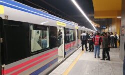 استخدام دستفروش در مترو با حقوق روزی یک میلیون!