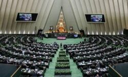 روزنامه اصولگرا: تندروی های مجلس بعدی نگران کننده است/ موضوع حجاب و فیلترینگ باید عبرت شود