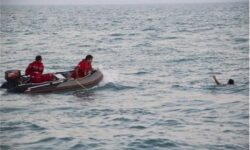 ۲ گردشگر نوروزی از خطر غرق در آب‌های بندر امام حسن نجات یافتند