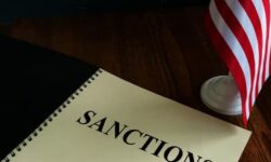 بلومبرگ: تحریمهای جدید آمریکا علیه ایران روی کاغذ میماند