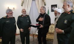 پیام مهم پزشکیان پس از دیدار با فرماندهان ارشد سپاه | همه فرماندهان در دیدار پزشکیان؛ هدیه ویژه ای که به او دادند + عکس و جزئیات