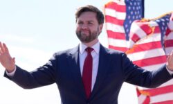 اظهارات عجیب معاون جدید ترامپ: انگلیس اولین کشور اسلامی دارای سلاح هسته‌ای است!