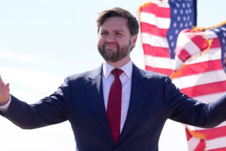 اظهارات عجیب معاون جدید ترامپ: انگلیس اولین کشور اسلامی دارای سلاح هسته‌ای است!