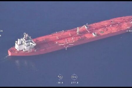 سپاه یک شناور خارجی را در آبهای بوشهر توقیف کرد + عکس