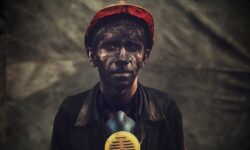 وزیر کار: دستمزد برخی کارگران معدن ۱۴ میلیون و برخی دیگر ۲۸ میلیون تومان است / قرار است پیشنهاد افزایش حقوق کارگران معادن در شورای عالی کار بررسی شود