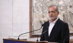 پزشکیان: اسرائیل مسلمانان را نابود می‌کند و ما نشسته‌ایم نگاه می‌کنیم | اگر وحدت نمی‌کنی برای چه نماز می‌خوانی و روزه می‌گیری؟