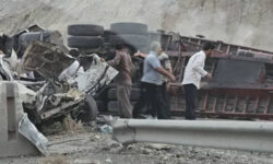 تصادف زنجیره ای در محور جم – سیراف بوشهر ۲ فوتی و شماری مجروح برجا گذاشت