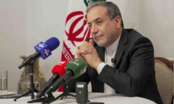 عراقچی: ادامه تهدید به اعمال تحریم‌ها، احتمالاً بحث هسته‌ای در ایران را به تسلیحات هسته‌ای می‌کشاند