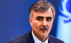 دسته گل «فرزین» و دلار ۷۷ هزار تومانی/دود حذف صرافی‌ها در چشم مردم