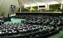 نامه ۱۳۶ نماینده رادیکال به شورای عالی فضای مجازی علیه طرح رفع فیلترینگ: هدیهای شگفتانه به دشمن است / این پلتفرم ها، دشمن جمهوری اسلامی هستند / اینها فقط زمانی اجازه فعالیت داشته باشند که نسبت به ارزشهای ما تعهد بدهند / سوریه هم به خاطر عملیات در شبکههای اجتماعی دشمن، از «مقاومت» فاصله گرفت