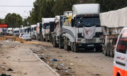 آمادگی یک هزار و ۳۰۰ کامیون کمک‌های بشردوستانه برای حرکت به سوی غزه