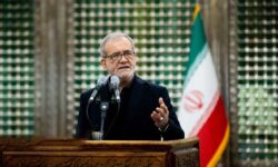 پزشکیان: نیروهای مسلح خود را از بازی های سیاسی دور نگه دارند | اشکال میگیرند در حالی نمیدانند که ما در حال انجام چه کاری هستیم