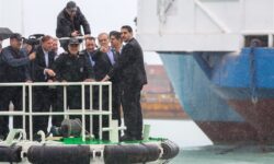 پزشکیان سوار بر شناور به صدرا رفت + تصاویر