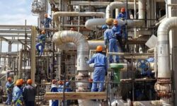 فیش حقوقی ۲۴۷ میلیونی؛ حقوقهای نجومی مدیران پتروشیمیها و فقر کارگران