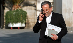 هشدار کنایه آمیز عراقچی خطاب به آمریکا؛ آن دوران سال ١٣۵٧ به پایان رسید!