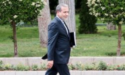 عراقچی: به مذاکرات ادامه می‌دهیم اما بدون احترام به حق غنی‌سازی، توافقی در کار نخواهد بود | اگر اسرائیل به تاسیسات هسته‌ای ایران حمله کند…