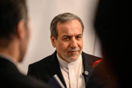 عراقچی: من در رأس یک هیئت مذاکره کننده، تهران را ترک نکردم؛ این اطلاعات نادرست است / هیئت مذاکره کننده ای به عمان اعزام نکرده ایم